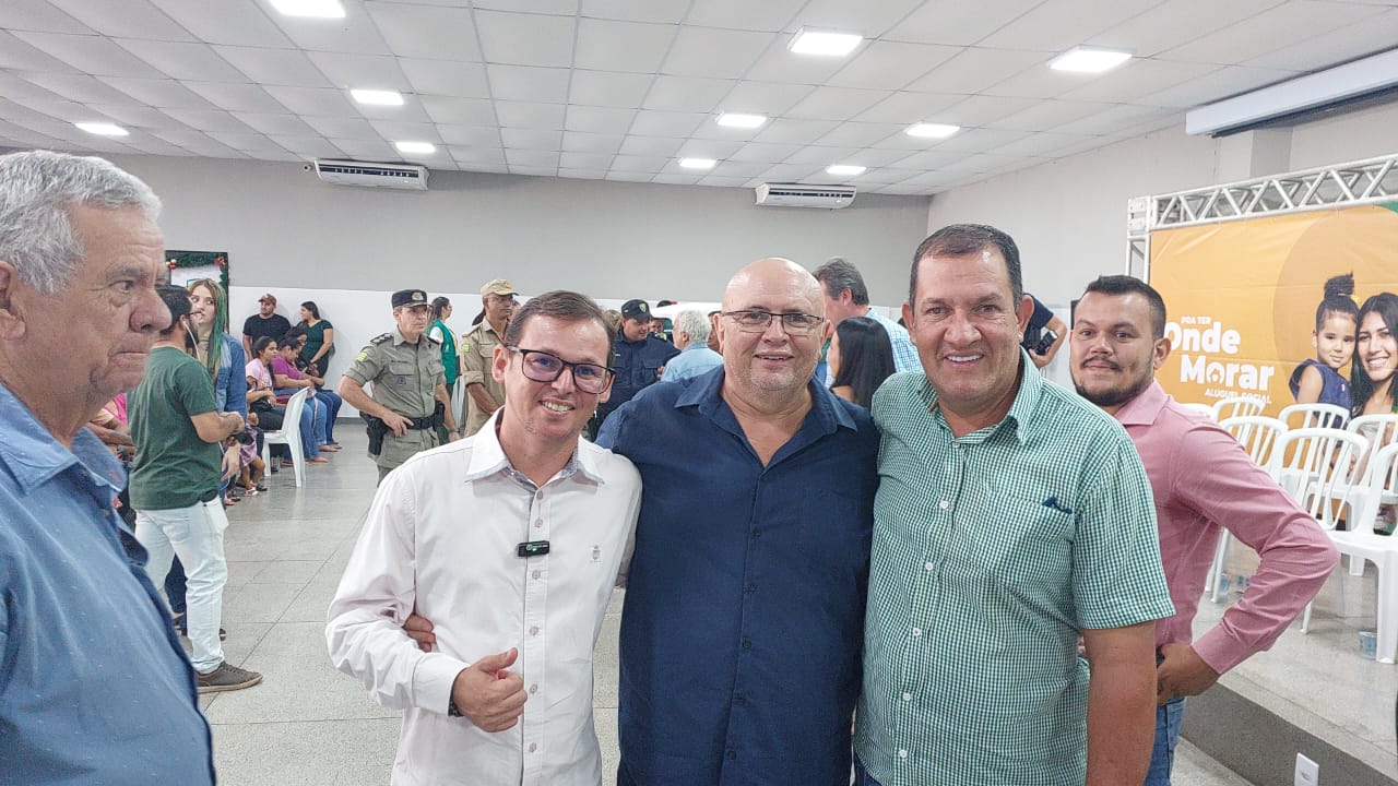 Deputado Lucas do Vale viabiliza entrega de cartões do programa “Pra Ter Onde Morar – Aluguel Social” em Quirinópolis