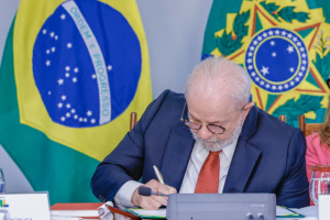 Lula sanciona Lei do Luto Parental: veja os principais avanços e mudança na Lei nº 6.015/1973