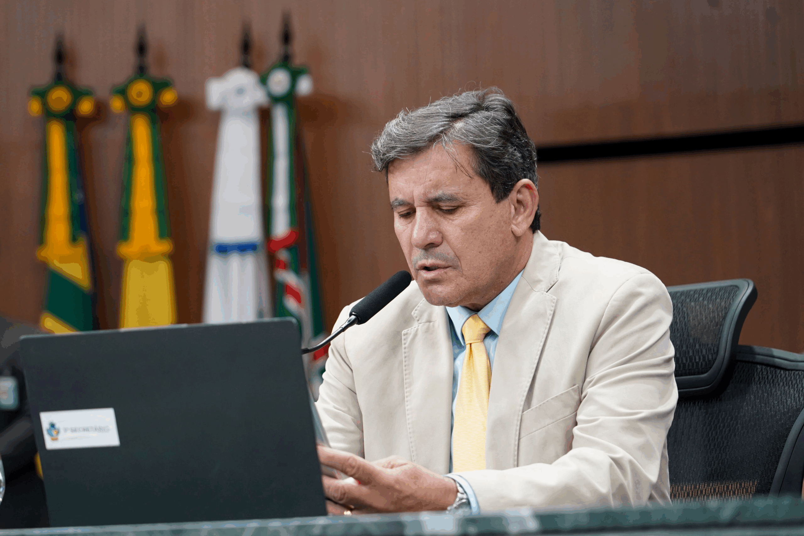 Clécio Alves faz críticas à gestão do prefeito Sandro Mabel nos primeiros 6 meses